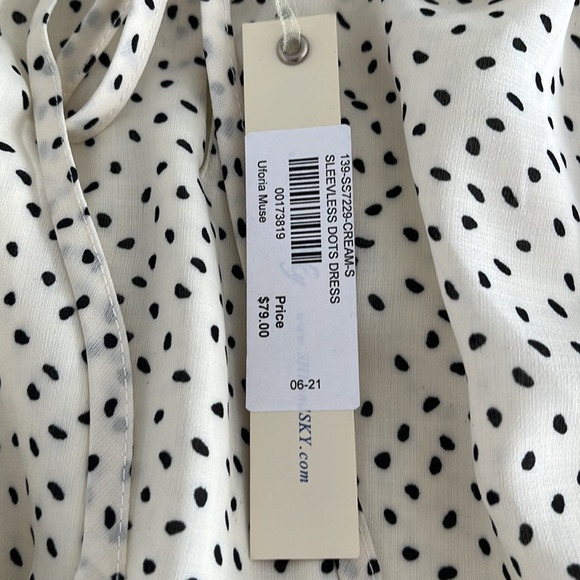 A gorgeous spring dress 👗 - Picture 9 of 9